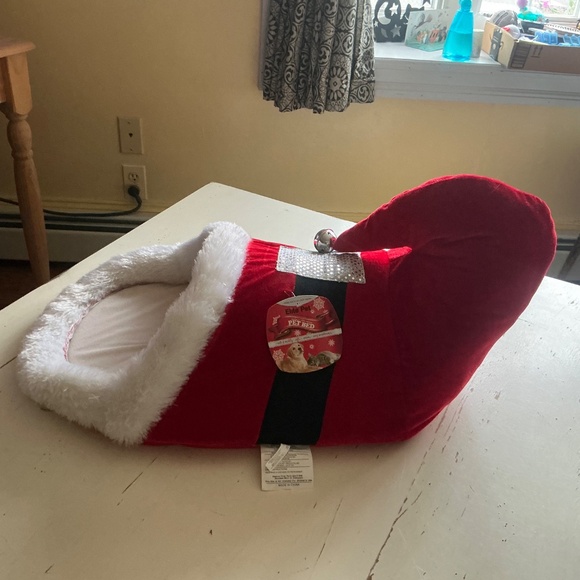 NWT Elite Pet Christmas Holiday Giant Elf Shoe soft Pet Bed - Picture 3 of 9